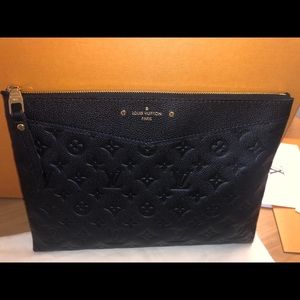 LOUIS VUITTON Daily Pouch